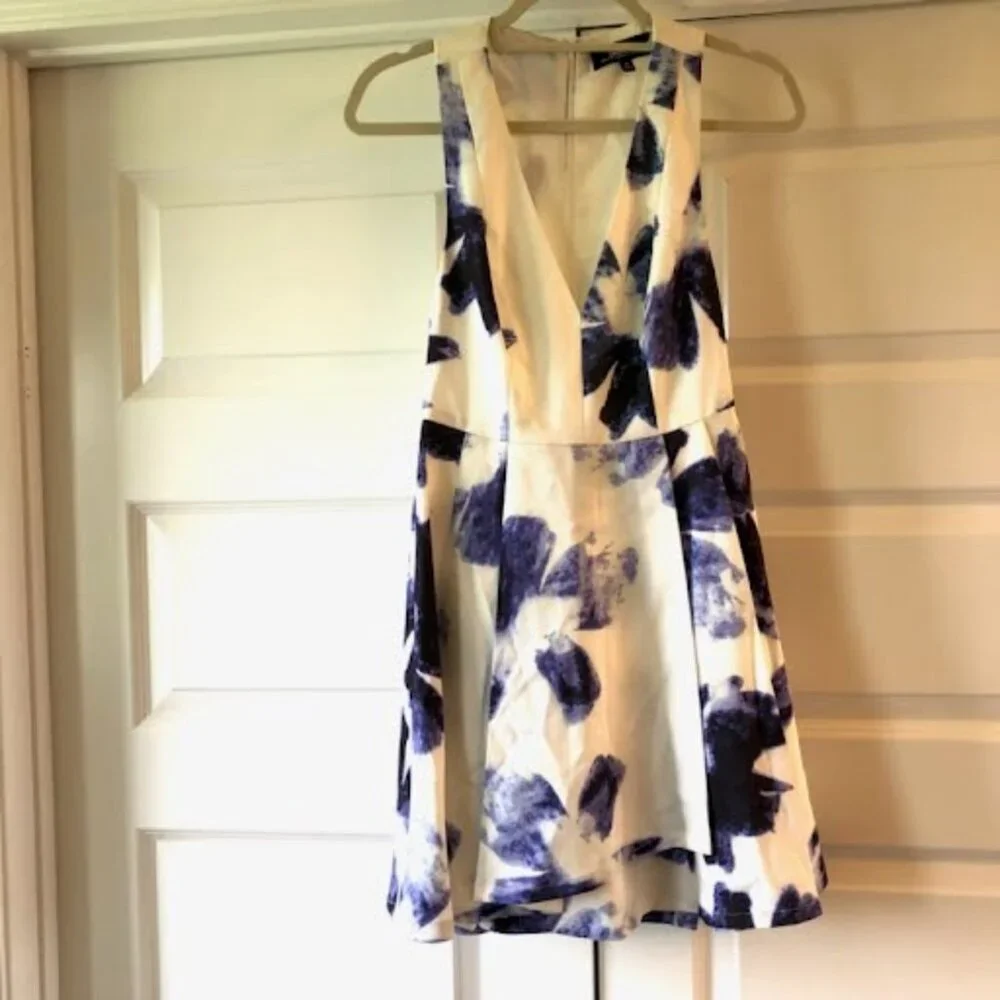 New LULU'S Seeing Chic Blue White Watercolor Sleeveless Racerback Skater Dress S - Picture 4 of 8